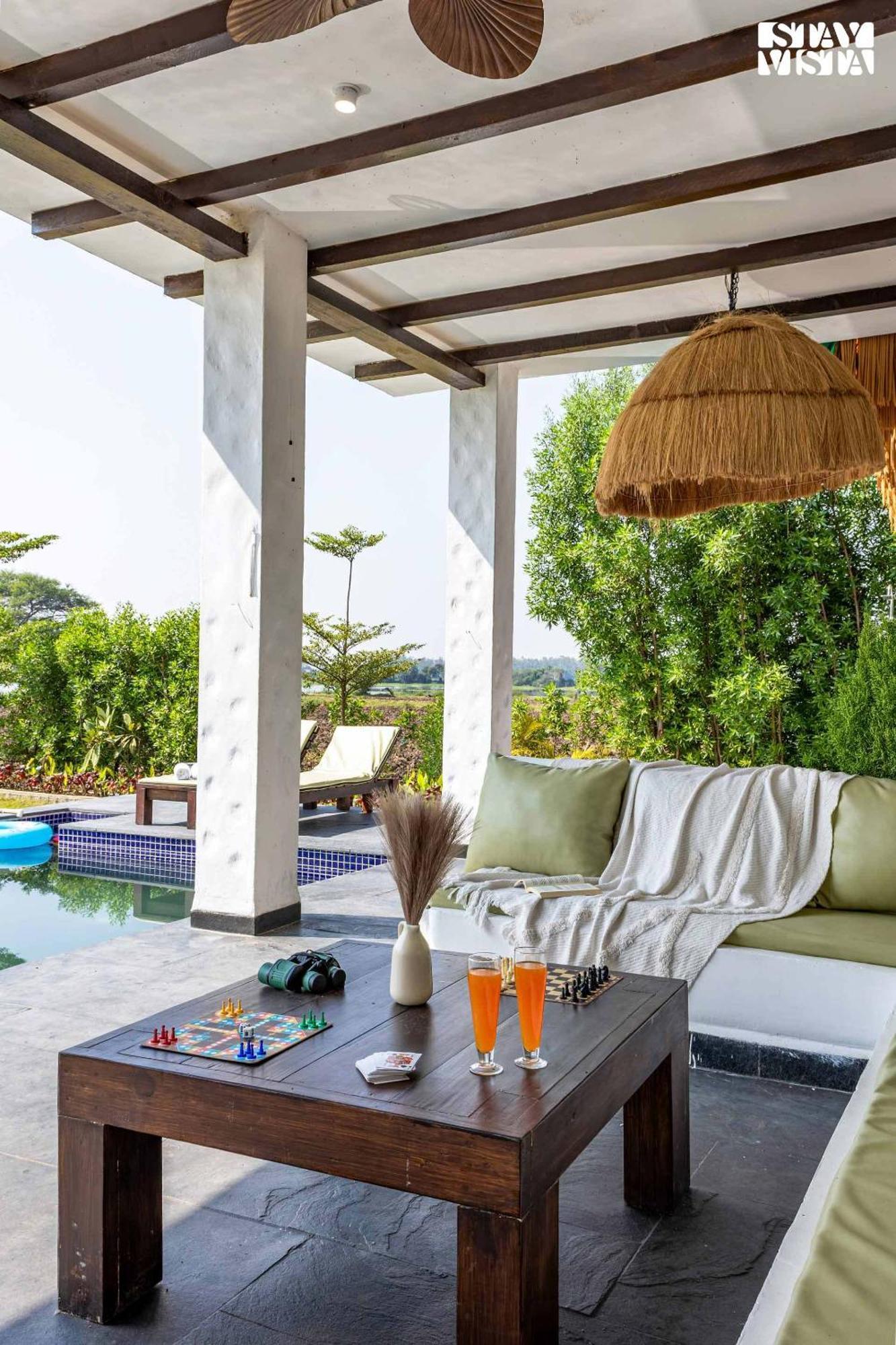 Stayvista At Lotus By The Lake With Pool, Bbq & Lawn 인도르 외부 사진
