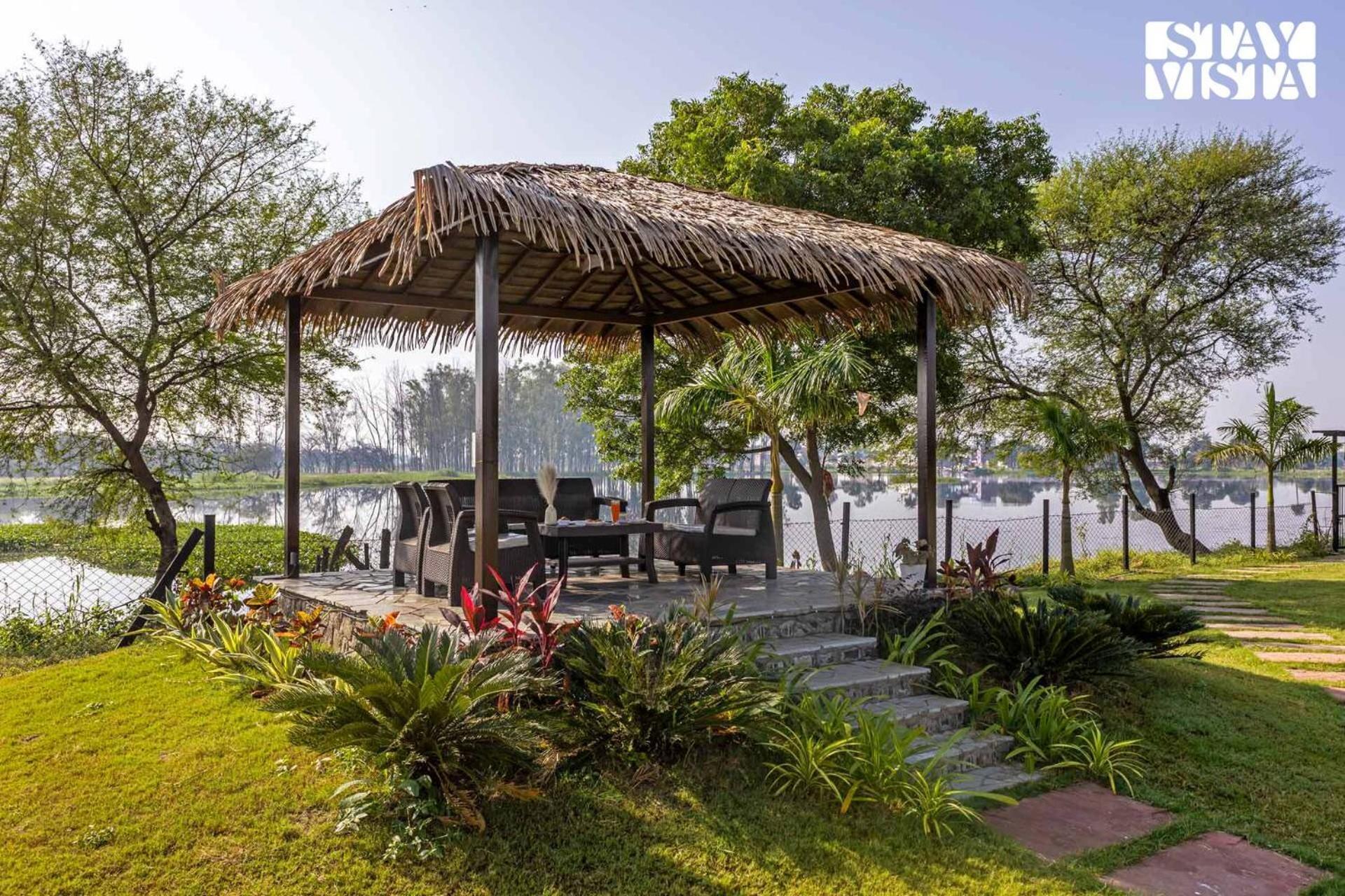Stayvista At Lotus By The Lake With Pool, Bbq & Lawn 인도르 외부 사진